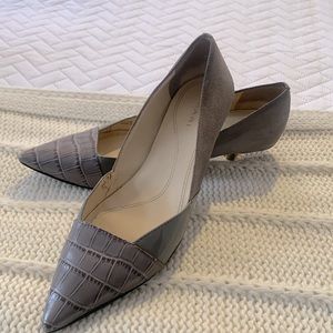 Tahari kitten, heel pump gray, suede and patent leather size 7